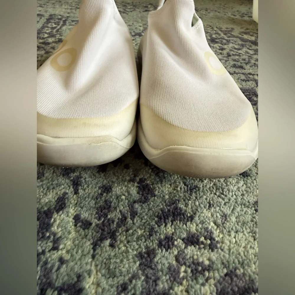 Women’s Size 8.5 OOFOS OOmg Sport Low Recovery White Shoe Slip On Support Shoes - Picture 4 of 9